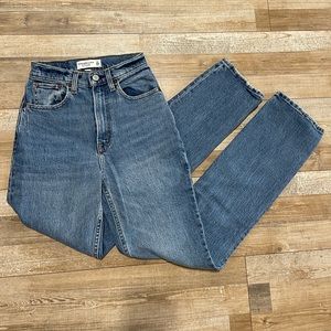 Abercrombie 90’s straight ultra high rise curve love jeans